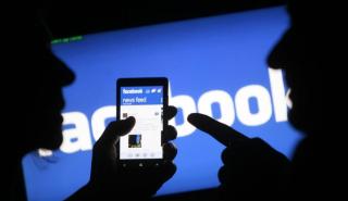 iPhone – Facebook: Ανησυχία για τον «ιό» που ανοίγει την κάμερα του κινητού χωρίς άδεια