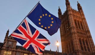 Η Βρετανία αποσύρει άρθρα για την εσωτερική αγορά που παραβίαζαν τη συμφωνία αποχώρησης