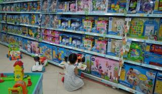 Κατακόρυφη πτώση τζίρου και καθυστερήσεις στις παραδόσεις για τα καταστήματα παιχνιδιών