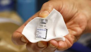 Biontech: Έξι δόσεις εμβολίου ανά φιαλίδιο - Αναμένει την αίτηση ο ΕΟΦ
