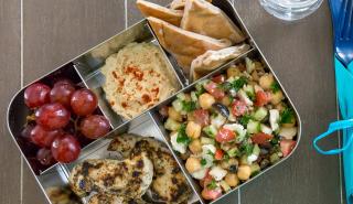 Θεσσαλονίκη: Περισσότερα από 1.500 γεύματα μοίρασε σε άπορους ο δήμος Θεσσαλονίκης
