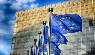 Η ΕΕ παρατείνει τον έλεγχο των εξαγωγών εμβολίων ως τα τέλη Δεκεμβρίου