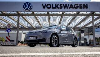 H Volkswagen θα μειώσει κατά 50% το κόστος των μπαταριών ηλεκτρικών αυτοκινήτων (vid)