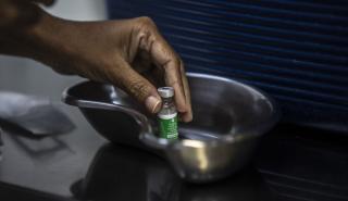 Κορονοϊός: Η Νότια Αφρική αναστέλλει το πρόγραμμα εμβολιασμού