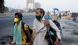 Ινδία: Υποχρεωτική και πάλι η μάσκα στο Νέο Δελχί λόγω αύξησης των κρουσμάτων