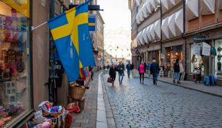 Είκοσι χρόνια μετά το «όχι» στο ευρώ, οι Σουηδοί επιμένουν στην κορώνα