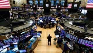 «Άλμα» 500 μονάδων ο Dow Jones μετά από «άγρια» μεταβλητότητα ελέω Fed