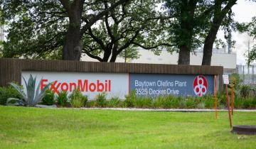 Exxon Mobil: «Βλέπει» πλήγμα στα κέρδη τριμήνου λόγω της μείωσης των τιμών αερίου