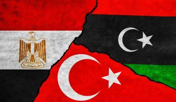 Τι σημαίνει για τη Λιβύη το ότι Αίγυπτος και Τουρκία έθαψαν το «τσεκούρι του πολέμου»