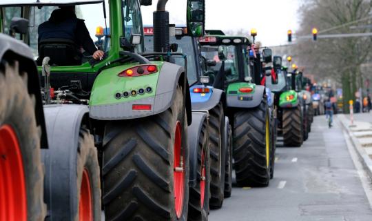 Ισπανία - Γαλλία: Αγρότες έκλεισαν τα σύνορα διαμαρτυρόμενοι για τις φτηνές εισαγωγές τροφίμων