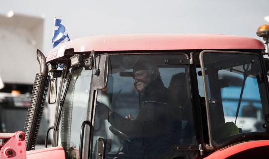 Η κάθοδος των αγροτών: Ξεκίνησε το κομβόι των τρακτέρ την πορεία προς Αθήνα - To σχέδιο της ΕΛΑΣ