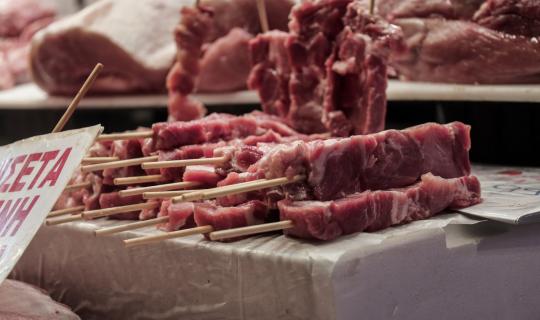 Γιατί ένας στους δύο Έλληνες σκέφτεται να περιορίσει το κρέας