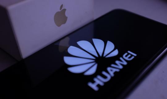 Huawei: Έφτασαν τα 2,7 εκατ. οι προπαραγγελίες για το νέο «τρίπτυχο» smartphone