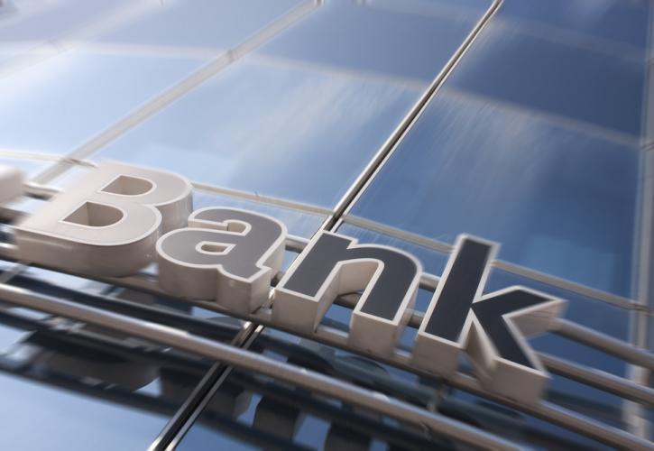 Αυξήσεις επιτοκίων από Ιούνιο βλέπουν οι τράπεζες - Αντέχουν ακόμη στα κόκκινα δάνεια