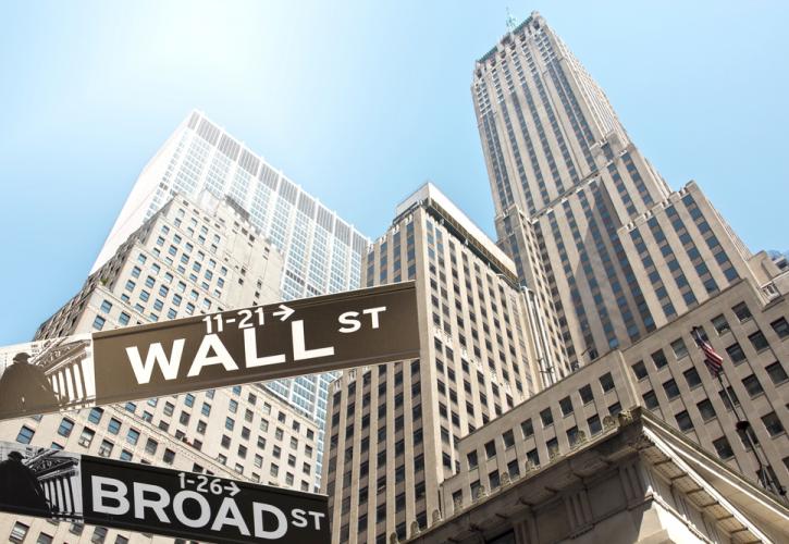 Wall Street: Πτώση άνω του 1% σε Dow και S&P έφεραν τα πρακτικά της Fed