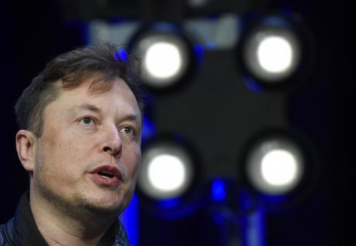Το Twitter αποφάσισε: Ο Ελον Μασκ πρέπει να πουλήσει το 10% των μετοχών της Tesla