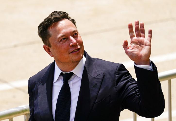 Έλον Μασκ: Η Tesla θα συνεργαστεί με τις αρχές για την ασφάλεια των δεδομένων