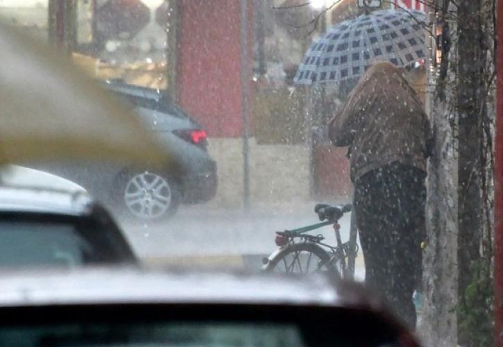 Κακοκαιρία «Άριελ»: Έκτακτο δελτίο επικίνδυνων φαινομένων – Καταρρακτώδεις βροχές και στην Αττική
