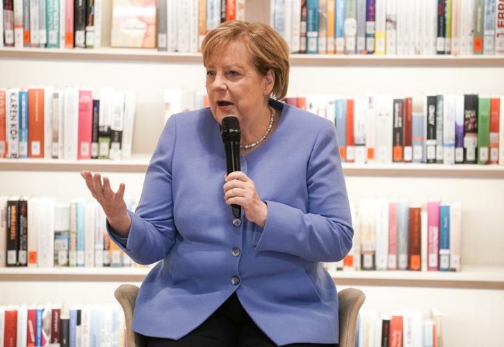Γερμανία: Η Μέρκελ καταδικάζει τον πόλεμο, αλλά χωρίς συγγνώμη για την πολιτική της προς τον Πούτιν