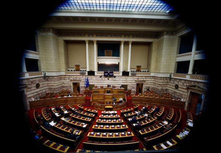 Βουλή: Αντιδράσεις για αναφορά Έλληνα ομογενούς ότι πολεμά με το τάγμα Αζόφ, κατά τη διάρκεια της ομιλίας Ζελένσκι