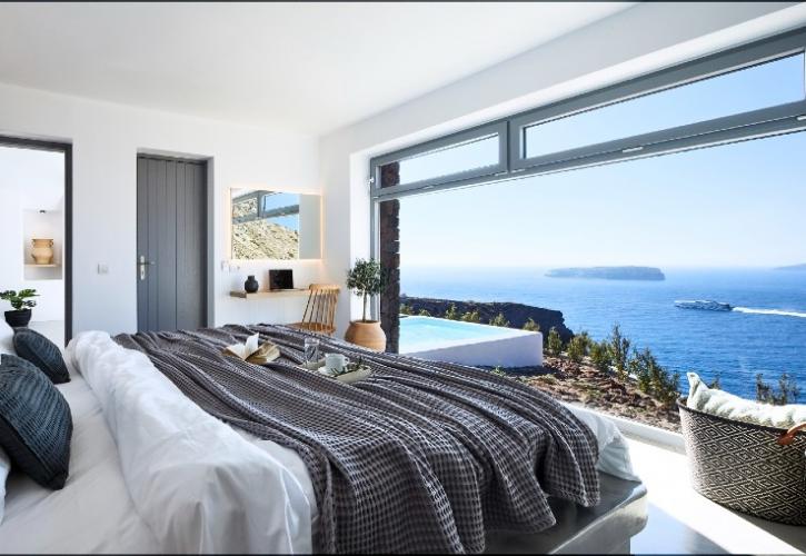 Το νέο eco-conscious boutique resort της COCO-MAT βρίσκεται στη Σαντορίνη