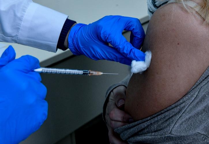 Έρευνα: Κρίσιμη κατά της Όμικρον η τρίτη δόση εμβολίου