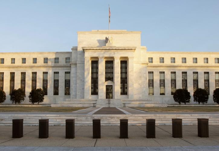 Κόλινς (Fed): Θα πρέπει να αυξηθούν περαιτέρω τα επιτόκια και να διατηρηθούν στα ύψη