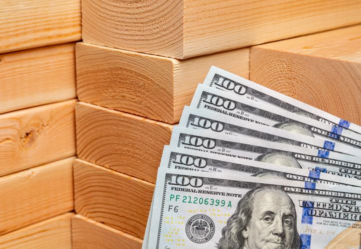 ΗΠΑ: Οι τιμές ξυλείας αυξάνουν κατά 19.000 δολάρια την κατασκευή ενός σπιτιού