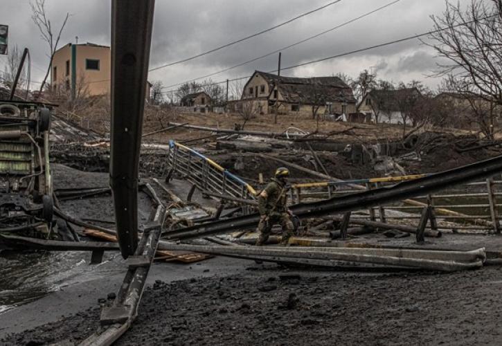 Ουκρανία: Τέσσερις νεκροί από ουκρανικό βομβαρδισμό σε αστυνομικό τμήμα στην Χερσώνα