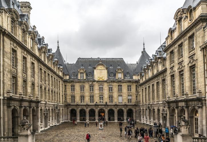 Γαλλία: Εκκενώθηκε από τους καταληψίες φοιτητές το Πανεπιστήμιο της Σορβόννης