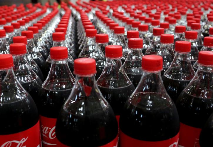 Coca-Cola: Λίγο πάνω από τις εκτιμήσεις τα έσοδα του α' τριμήνου - Αύξηση 11% στις τιμές