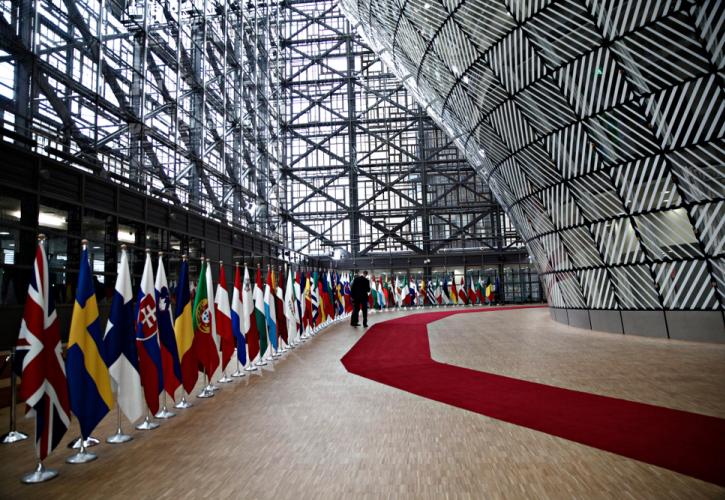 Κυρώσεις της ΕΕ στη Ρωσία: Η Κομισιόν χαμηλώνει τις προσδοκίες για συμφωνία - Οι εγγύησεις που ζητά η Ουγγαρία