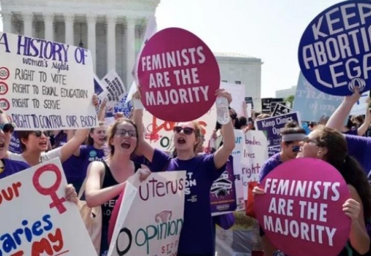 ΗΠΑ: Διαδηλωτές έξω από τον Λευκό Οίκο ζήτησαν από τον πρόεδρο Μπάιντεν να προστατεύσει το δικαίωμα των γυναικών στην άμβλωση