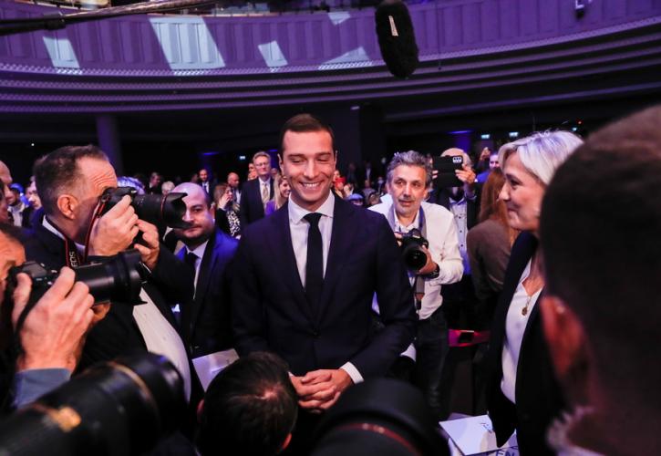 Γαλλία: Το ακροδεξιό κόμμα "Εθνικός Συναγερμός" εξέλεξε νέο πρόεδρό του τον 27χρονο Ζορντάν Μπαρντελά