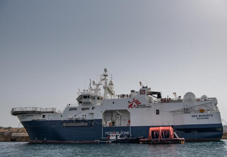 Ιταλία: Το πλοίο Geo Barents των Γιατρών Χωρίς Σύνορα κατέπλευσε στην Κατάνη με 572 μετανάστες και πρόσφυγες