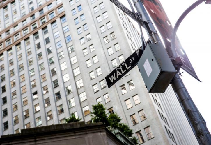 Απώλειες στην Wall Street στη σκιά των φόβων για ύφεση