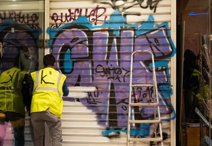 Επιχείρηση «αντι-γκράφιτι» στο κέντρο της πόλης από τον Δήμο Αθηναίων