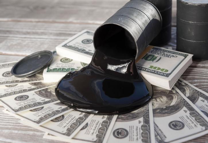 Γιατί πέφτει η τιμή του πετρελαίου – Ο φόβος της ύφεσης και οι «υπόγειες» πιέσεις της προσφοράς