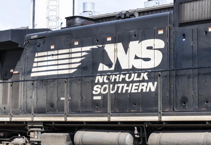 Norfolk Southern: «Καπνός» πάνω από 6,5 δισ. δολάρια κεφαλαιοποίησης μετά τον εκτροχιασμό τρένου στο Οχάιο