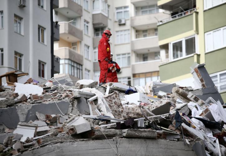 Τουρκία: Μια 77χρονη ανασύρθηκε ζωντανή από τα ερείπια πολυκατοικίας 212 ώρες μετά τον φονικό σεισμό