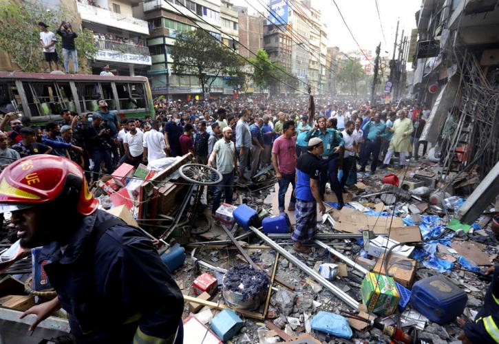Μπανγκλαντές: Τουλάχιστον 15 νεκροί και δεκάδες τραυματίες από έκρηξη σε εμπορικό κτίριο στην Ντάκα