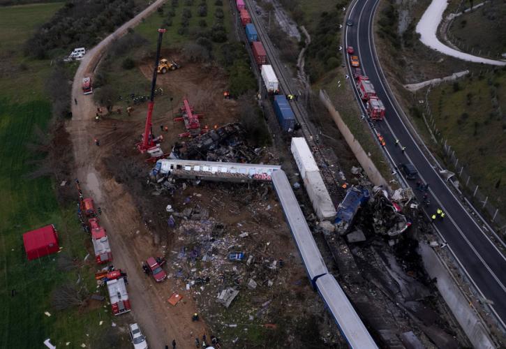Δυστύχημα στα Τέμπη: «Ο μηχανοδηγός εμπιστεύτηκε 1.000% τον σταθμάρχη ενώ δεν έπρεπε»