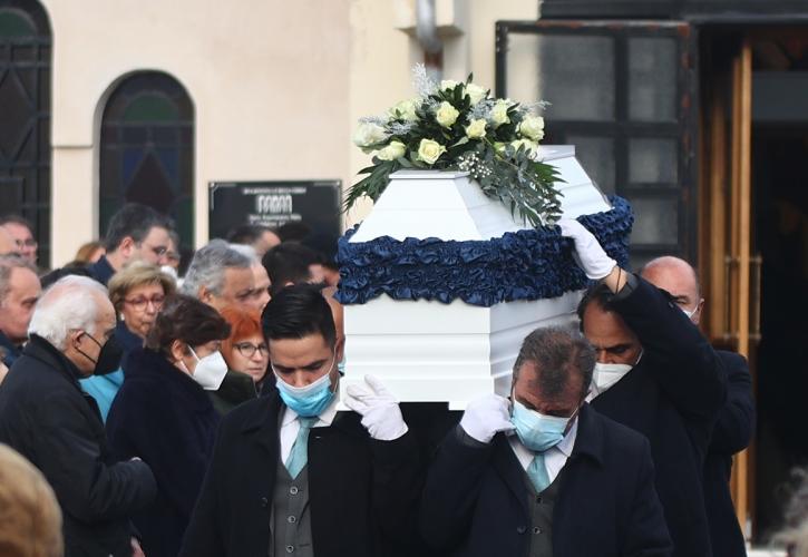 Θεσσαλονίκη: Σε κλίμα οδύνης οι κηδείες θυμάτων του σιδηροδρομικού δυστυχήματος