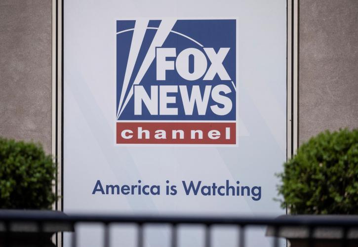 Fox News: «Πλήγμα» η αποχώρηση του παρουσιαστή Κάρλσον - «Βουτιά» για την μετοχή