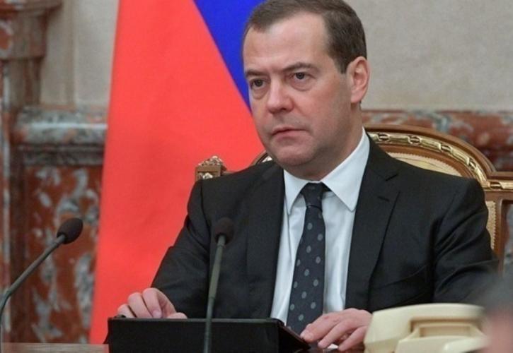 Απειλές Μεντβέντεφ μετά την επίθεση στο Κρεμλίνο: Να «εξολοθρεύσουμε» τον Ζελένσκι