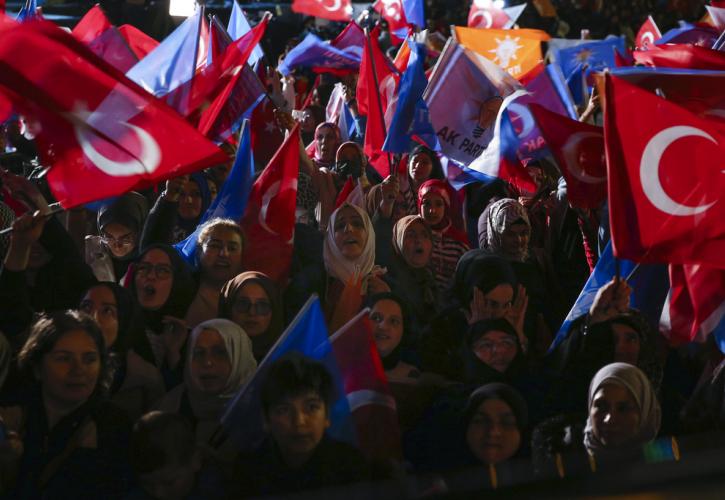 Εκλογές στην Τουρκία: Επικράτησε, κόντρα στις δημοσκοπήσεις, ο Ερντογάν -Προς νέα μάχη σε β' γύρο