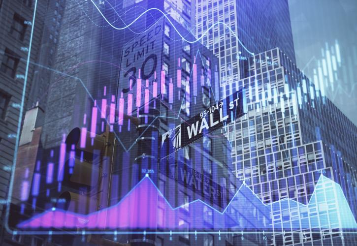 «Πρασινίζει» η Wall Street με φόντο επιτόκια και αγορά εργασίας