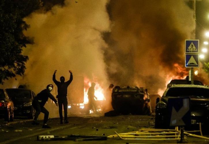 Γαλλία: Νέα βίαια επεισόδια μετά τον θάνατο εφήβου από σφαίρα αστυνομικού - 150 συλλήψεις