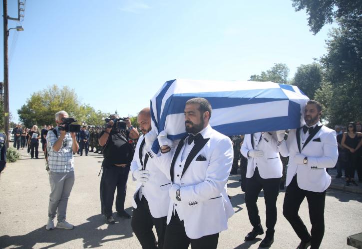 Κηδεία ανθυποσμηναγού Περικλή Στεφανίδη: Θρήνος στο «τελευταίο αντίο» στο Κιλκίς