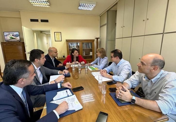 Αλεξοπούλου: Σύσκεψη στο Υπουργείο Εσωτερικών για τις προσλήψεις στους συγκοινωνιακούς φορείς